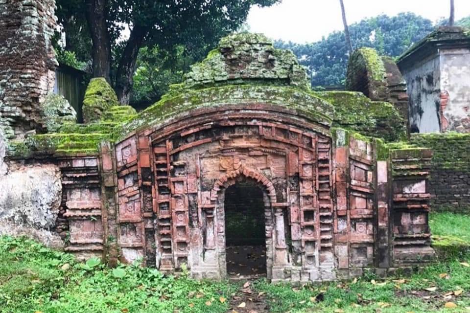 নাটোর রাজবাড়ি ও রানী ভবানী – হারানো দিনের গীতি কথা যখন সেখানে ছিল অরণ্য আধাঁরের গল্প